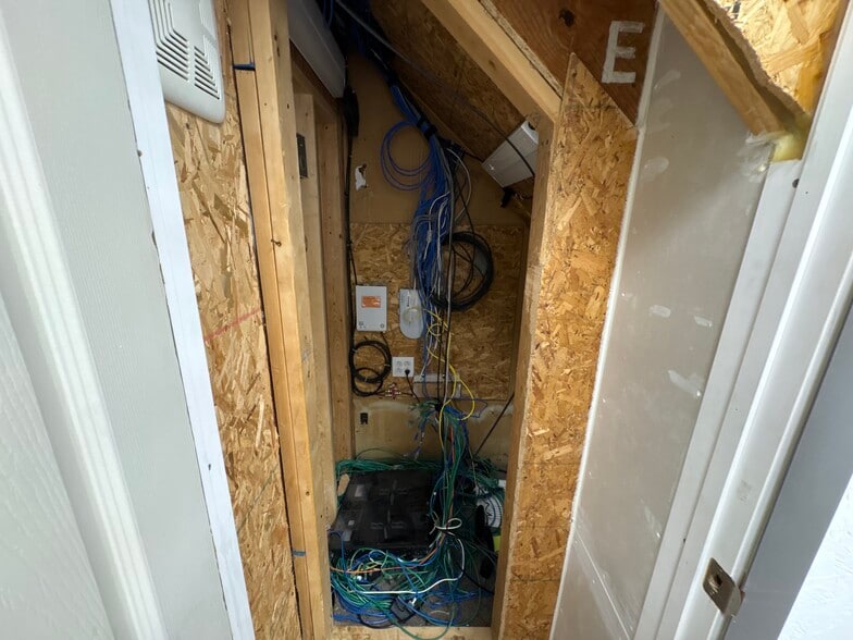 More Photos Of 703 Widewater Dr, Lafayette Warehouse For Lease