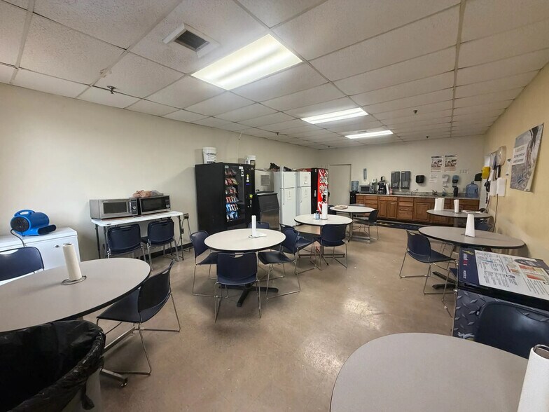 More Photos Of 3305 Mansfield Rd, Shreveport Service For Sale