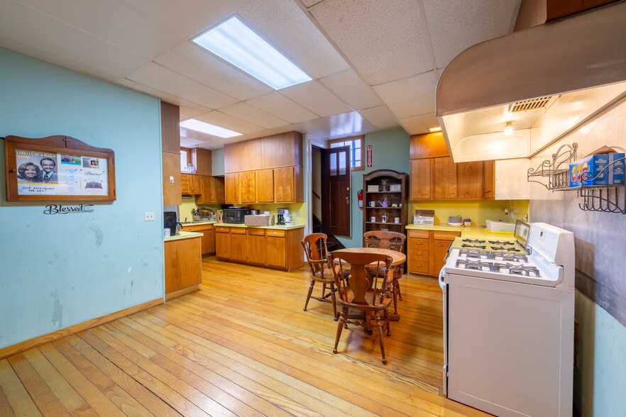 More Photos Of 927 Broadway, Fountain Hill Religious Facility For Sale