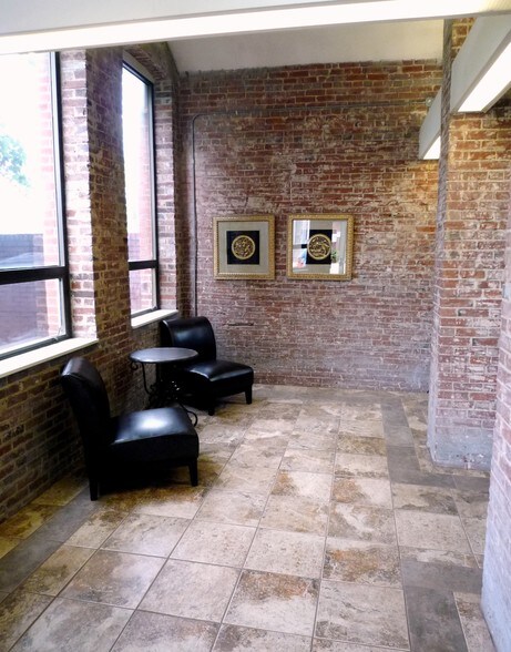 More Photos Of 1 Campbell Plz, Saint Louis Office For Lease