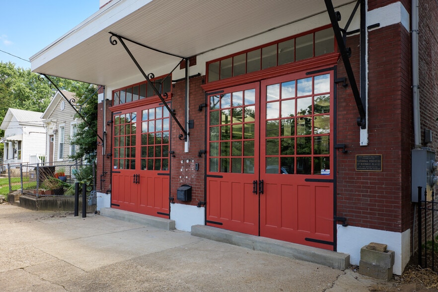 More Photos Of 1122 Rogers St, Louisville Police Fire Station For Sale