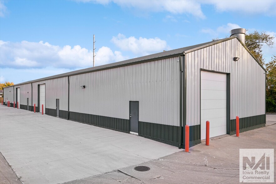 More Photos Of 1402 SW 18th St, Cedar Rapids Warehouse For Sale