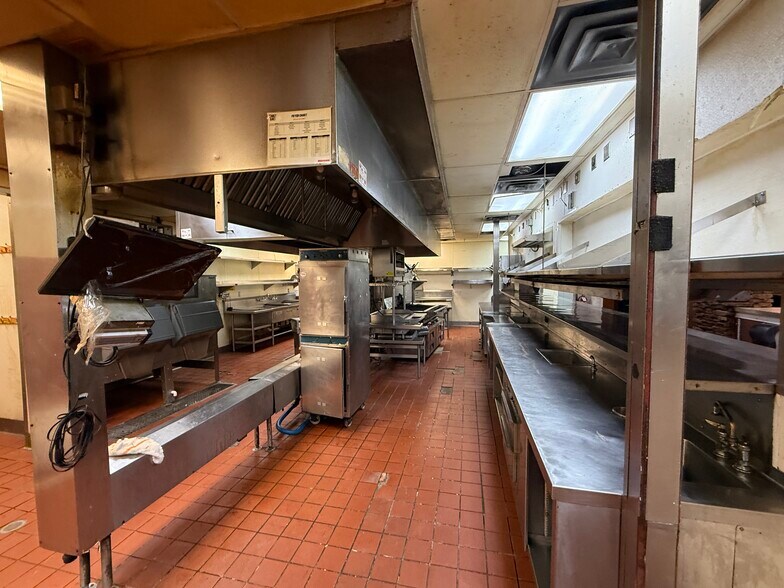 More Photos Of 3939 Morse Crossing, Columbus Restaurant For Lease