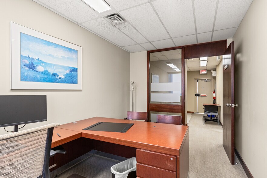 More Photos Of 478 Bernard Av, Kelowna Office For Lease