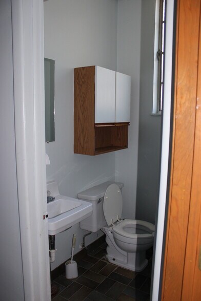 More Photos Of 1384-1388 Dixwell Ave, Hamden Office For Lease