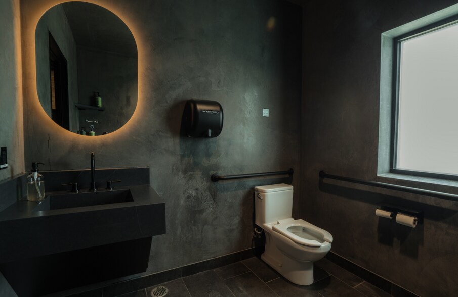 More Photos Of 195 American Way, Dripping Springs Flex For Lease