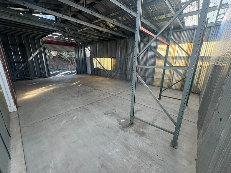 Primary Photo Of 1168 Urania Ave, Encinitas Warehouse For Lease