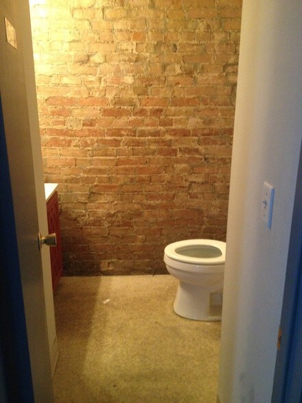 More Photos Of 2181 Central Pky, Cincinnati Loft Creative Space For Lease