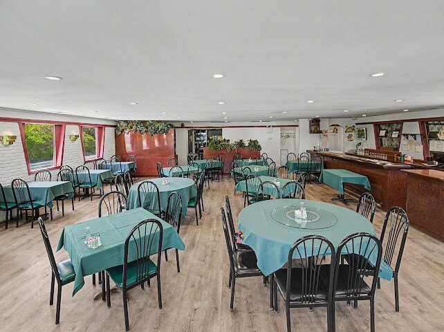 More Photos Of 504 Larkfield Rd, East Northport Restaurant For Lease