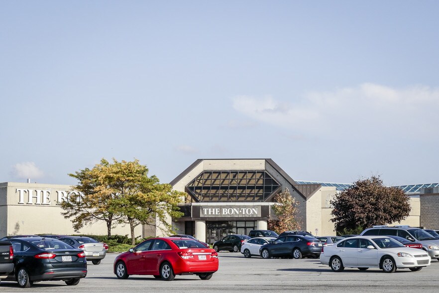 More Photos Of 550 Galleria Dr, Johnstown Department Store For Lease