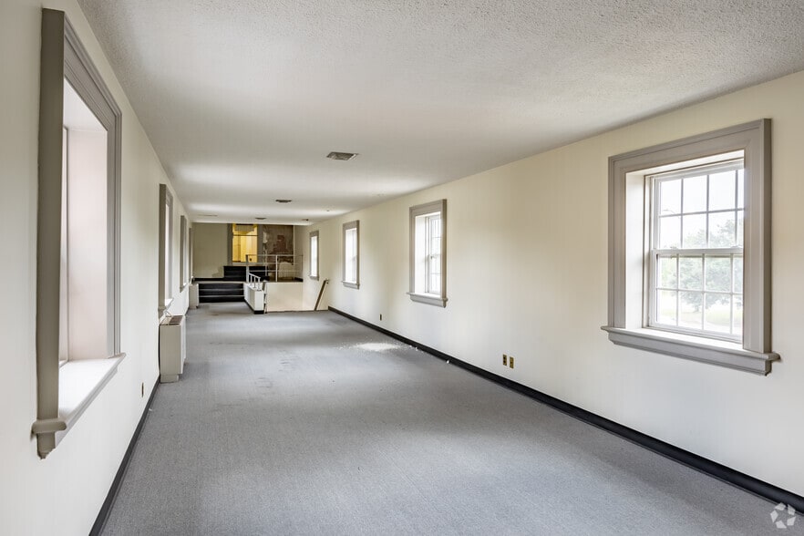 More Photos Of 128 S Washington St, Albany Freestanding For Sale