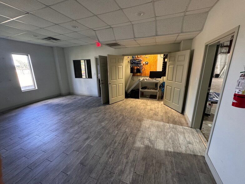 More Photos Of 5909 E Anno Ave, Orlando Auto Repair For Lease