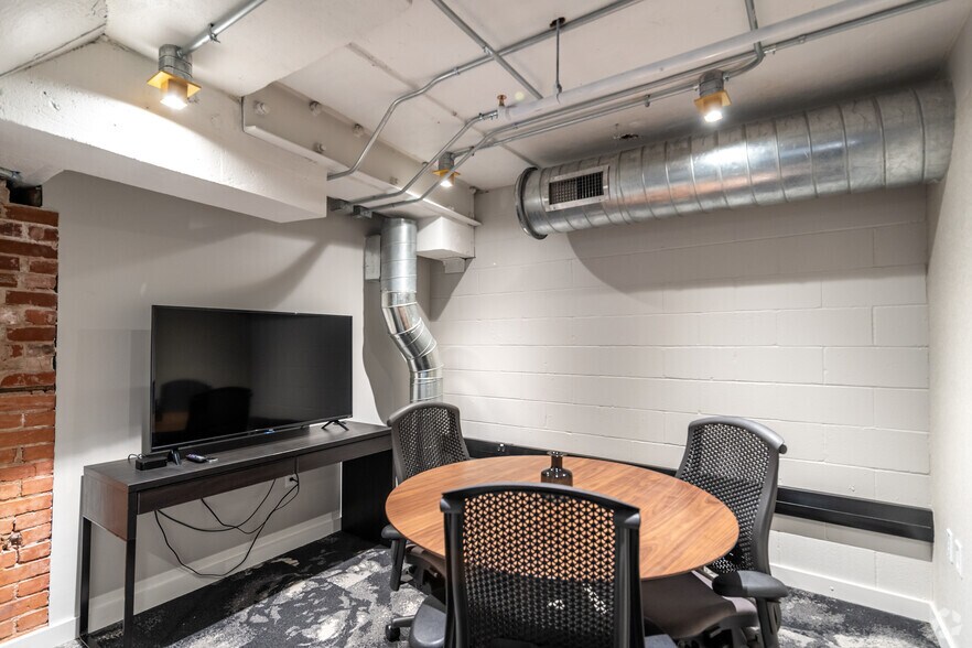 More Photos Of 603 Munger Ave, Dallas Office For Lease