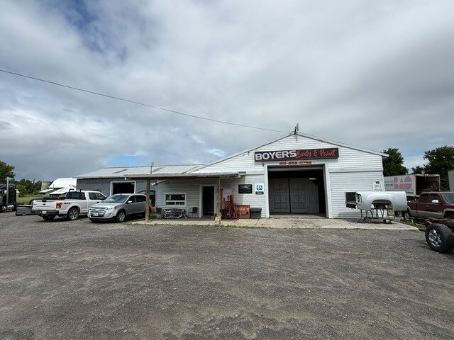 Primary Photo Of 3921 Donnelly Dr, Kemptville Auto Repair For Sale