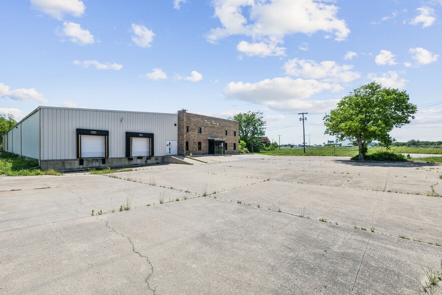 More Photos Of 351 Interstate Highway 30, Greenville Warehouse For Sale