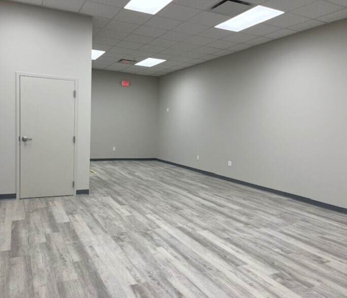 More Photos Of 1211 16th St NE, Hickory Storefront For Lease