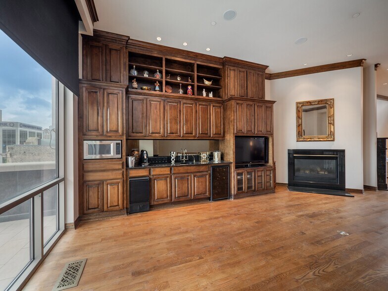 More Photos Of 805 N Congress Ave, Austin Storefront Retail Residential For Sale