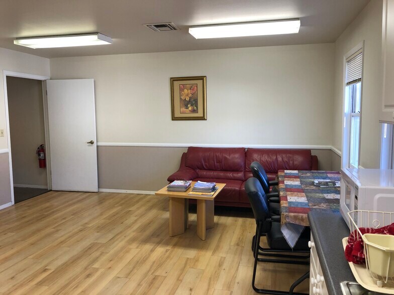 More Photos Of 403 N Wc Riles St, Flagstaff Office For Lease