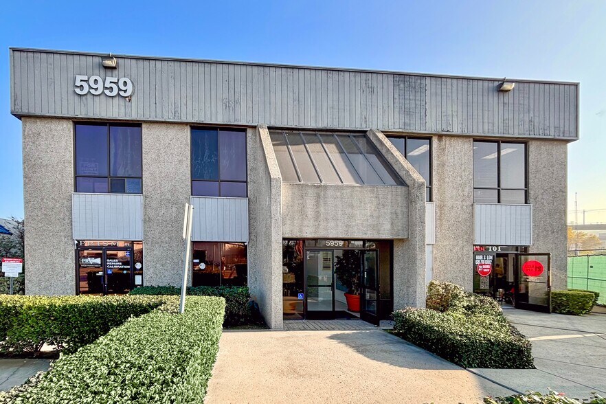More Photos Of 5959 Mission Gorge Rd, San Diego Office For Sale