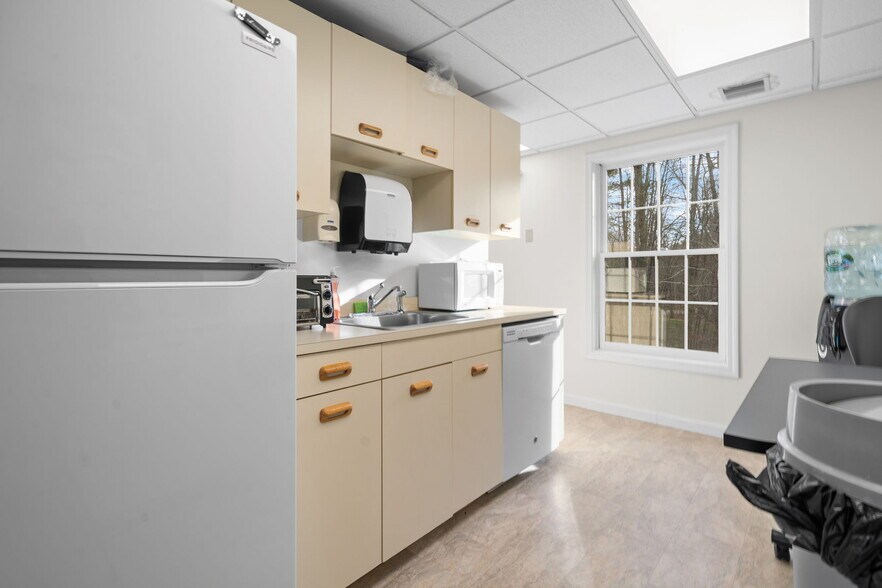 More Photos Of 360 State Route 101, Bedford Office For Sale