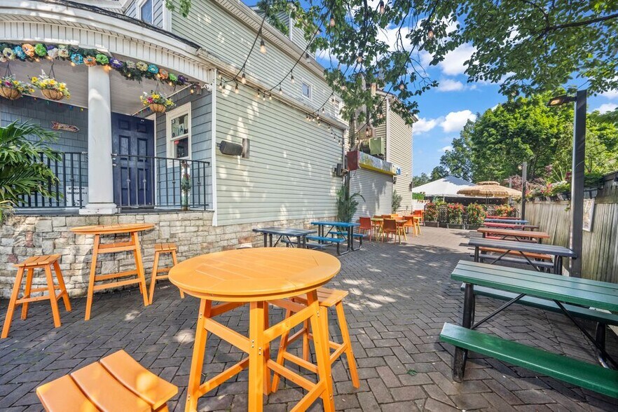 More Photos Of 585 Forest Ave, Staten Island Restaurant For Sale