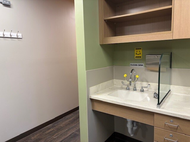 More Photos Of 601 Chamberlin Ave, Frankfort Medical For Sale