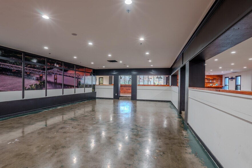 More Photos Of 4840 Hatch Blvd, Muscle Shoals Restaurant For Sale