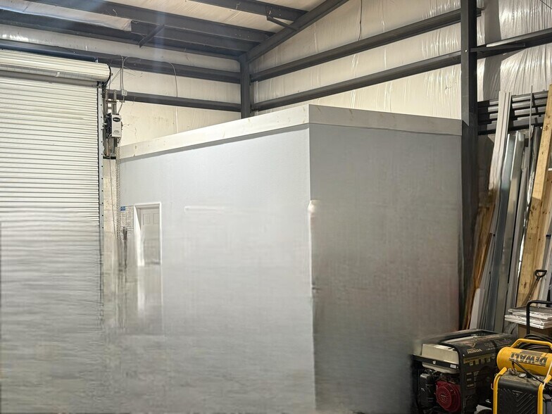 More Photos Of 6860 28th St Cir, Sarasota Warehouse For Sale