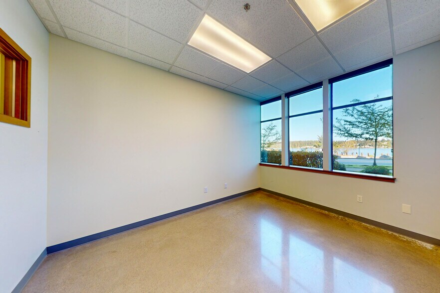 More Photos Of 1801 Bay NW dr, Olympia Office For Sale