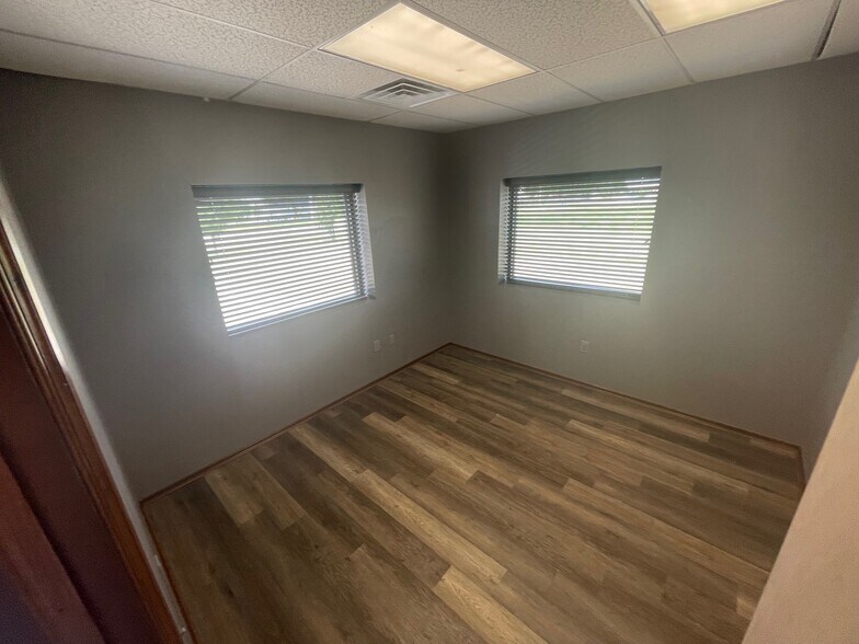 More Photos Of 4900 S Rockwell St, Oklahoma City Warehouse For Lease