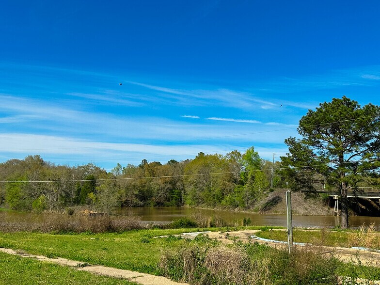 More Photos Of 1010 N Eufaula Ave, Eufaula Hotel For Sale