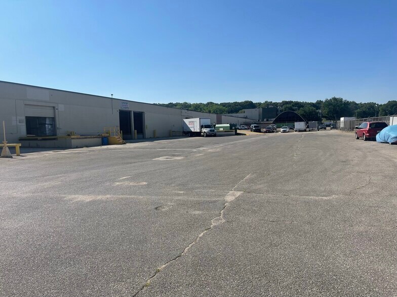 More Photos Of 1901 Bell Ave, Des Moines Warehouse For Lease
