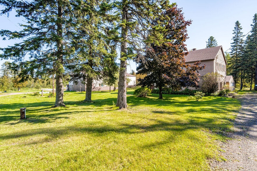More Photos Of 4892 MN-61 N, Beaver Bay Specialty For Sale