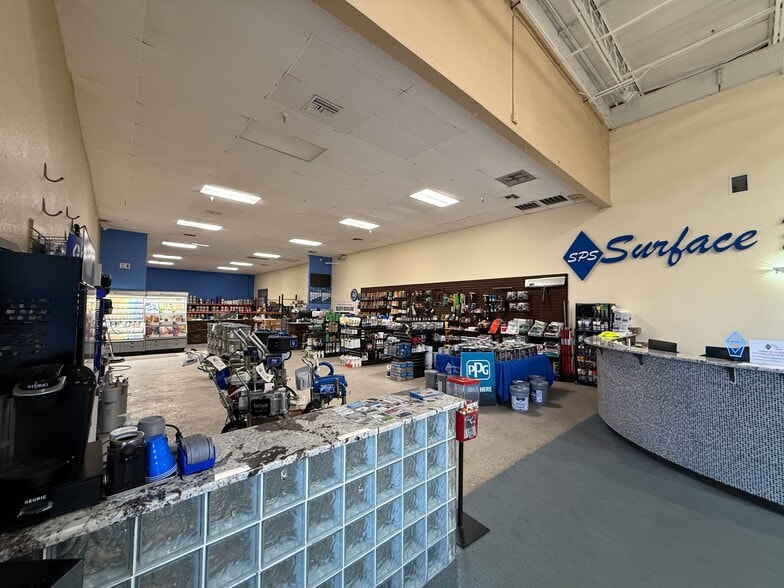 More Photos Of 2 US Highway 17 92 N, Haines City Showroom For Sale