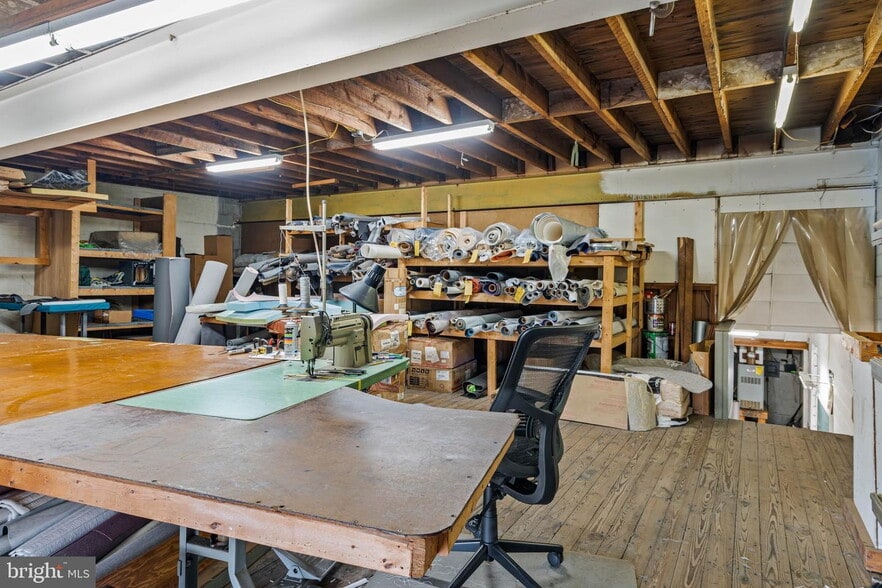 More Photos Of 112 Park Ave, Milford Flex For Sale