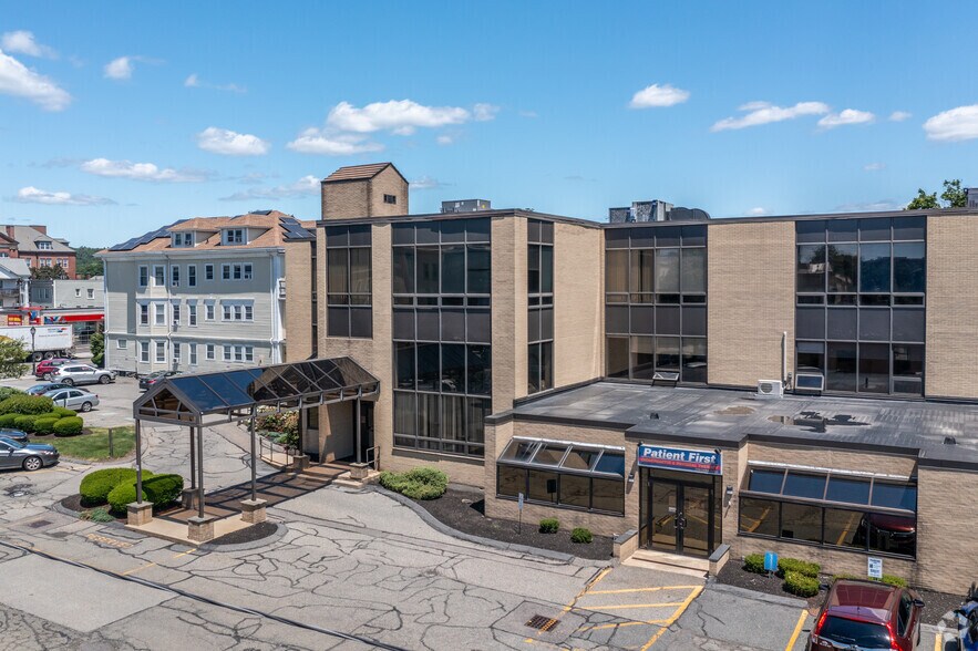 More Photos Of 564 Main St, Waltham Medical For Lease