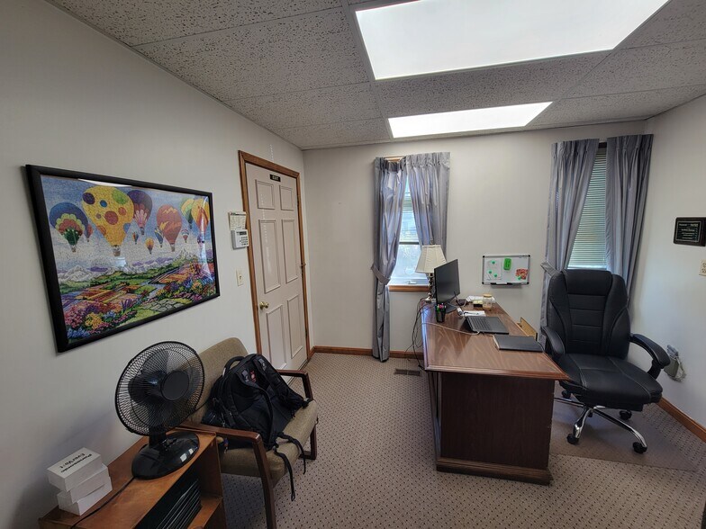 More Photos Of 2 Courthouse Ln, Chelmsford Office For Lease