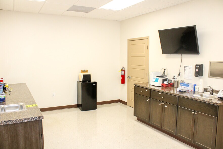 More Photos Of 2151 Homer Rd, Commerce Medical For Lease