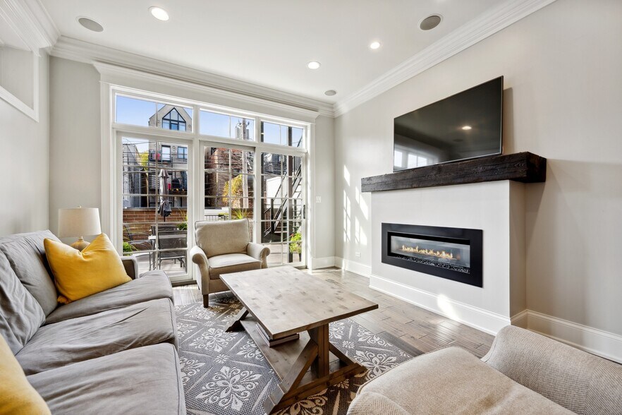 More Photos Of 1428 N Cleveland Ave, Chicago Hospitality For Sale