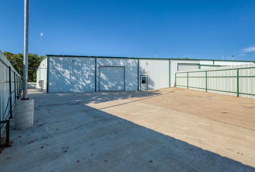 More Photos Of 3100 E Highway 199, Springtown Warehouse For Lease