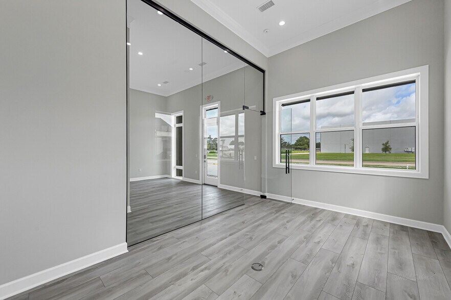 More Photos Of 1325 Main St, Katy Medical For Sale