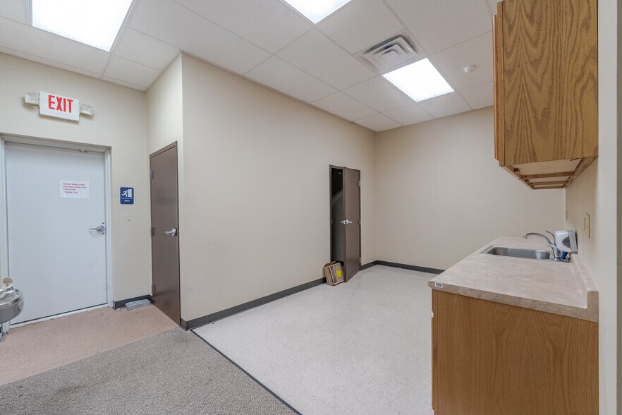 More Photos Of 5803 Coliseum Blvd, Alexandria Office For Lease