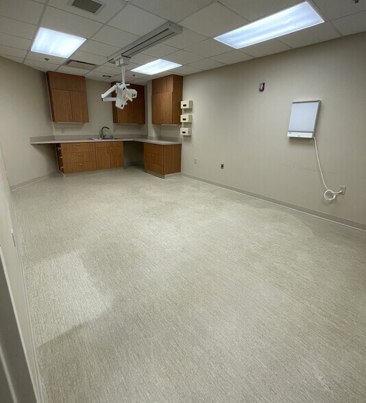 More Photos Of 3600 SW Capital Ave, Battle Creek Medical For Lease