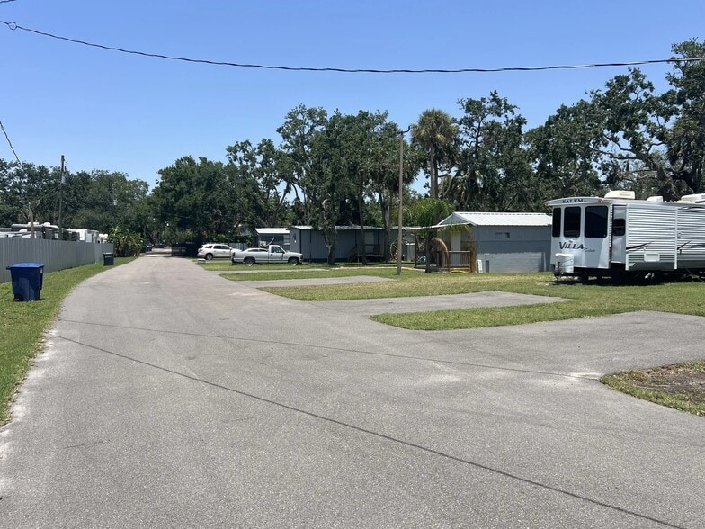 More Photos Of 11224 Restwood Dr, Gibsonton Manufactured Housing Mobile Home Park For Sale