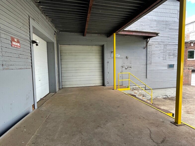 More Photos Of 100 Business St, Hyde Park Unknown For Lease