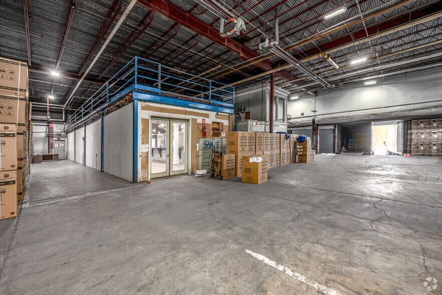 More Photos Of 7000 Old Landover Rd, Landover Warehouse For Lease