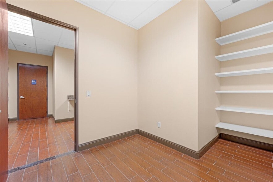 More Photos Of 7206 N Milburn Ave, Fresno Medical For Lease