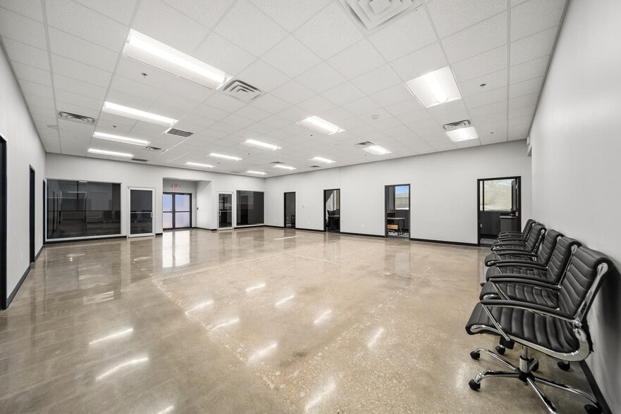 More Photos Of 210 SE 34th St, Bentonville Office For Sale