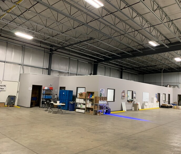 More Photos Of 2927 61st St, Menomonie Warehouse For Lease
