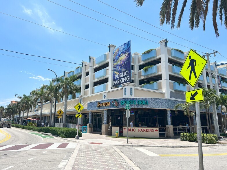 Primary Photo Of 123 NE 20th Ave, Deerfield Beach Parking Garage For Lease